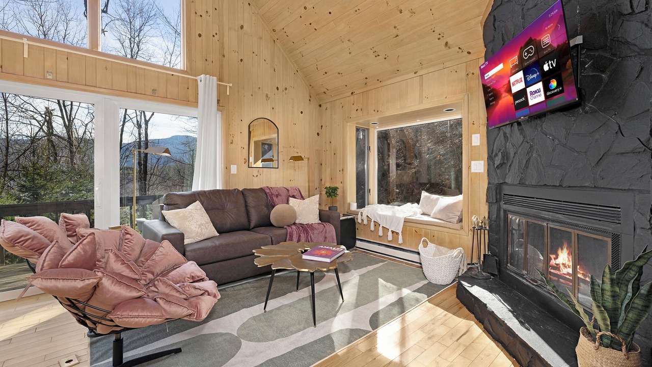 Photo of Livingroom in Seven Devils