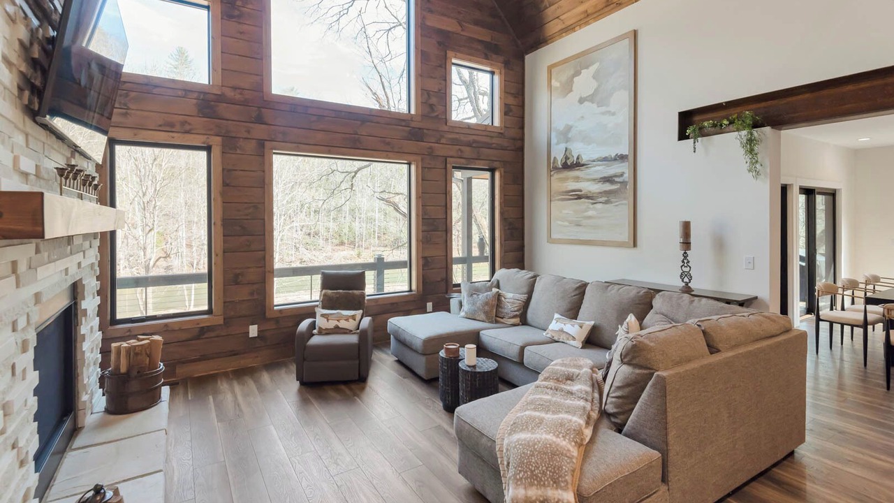 Photo of Livingroom in Lansing