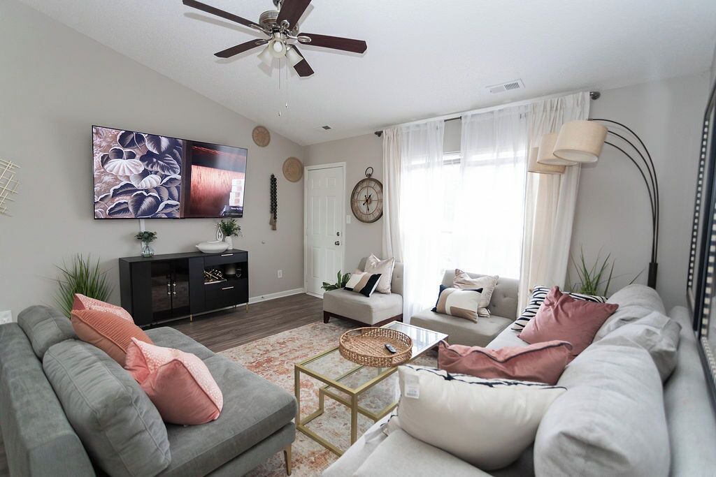 Photo of Livingroom in Oakdale