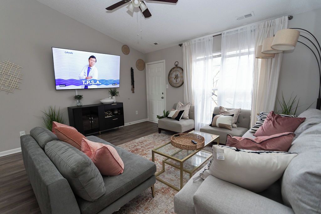 Photo of Livingroom in Oakdale