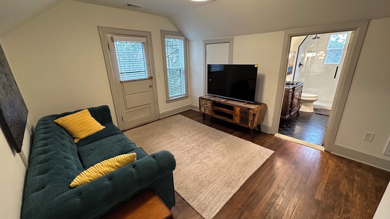 Photo of Livingroom in East Hill