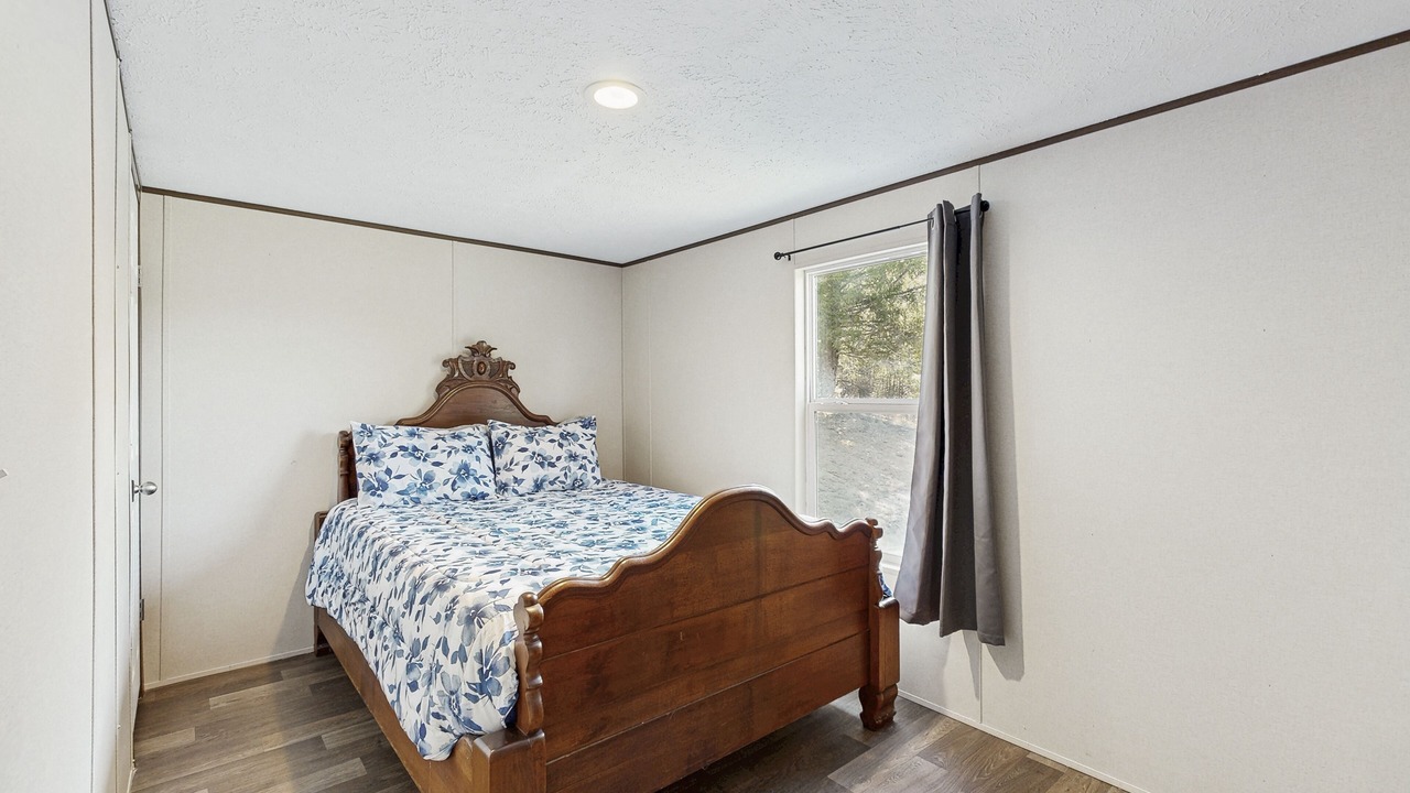 Photo of Bedroom in Hendersonville