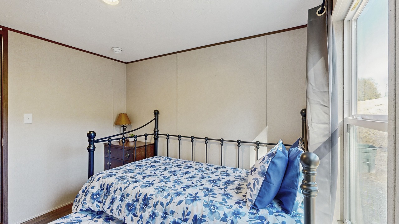 Photo of Bedroom in Hendersonville
