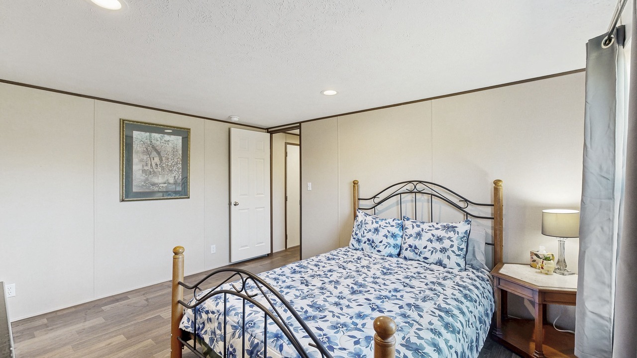 Photo of Bedroom in Hendersonville