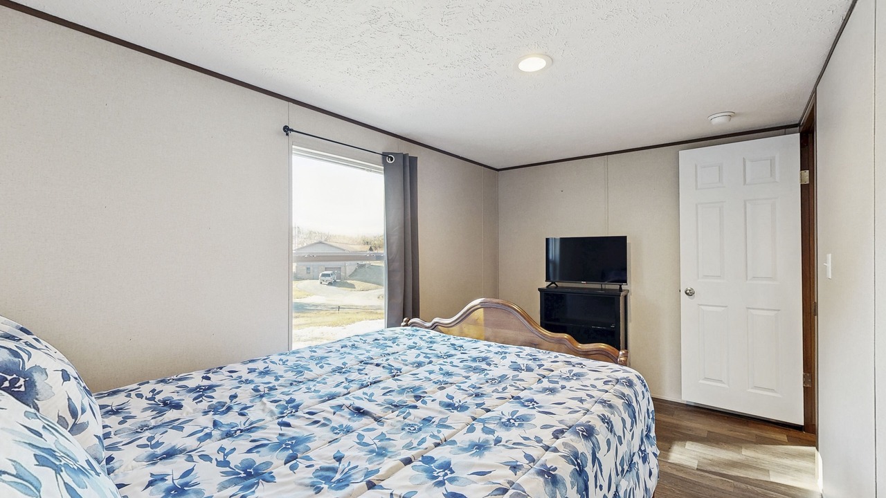 Photo of Bedroom in Hendersonville