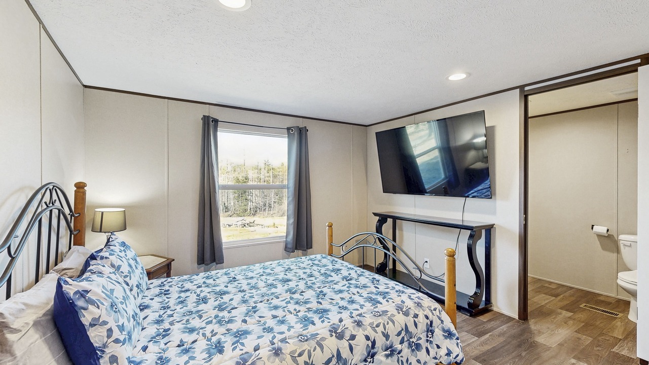 Photo of Bedroom in Hendersonville