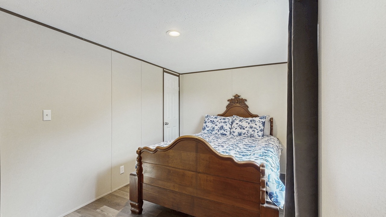 Photo of Bedroom in Hendersonville