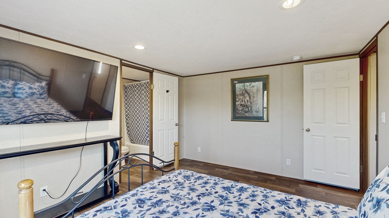 Photo of Bedroom in Hendersonville