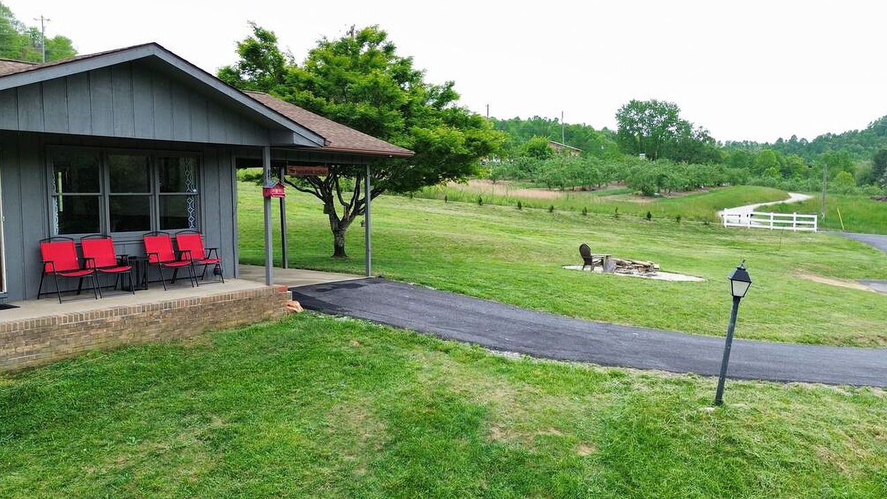 Photo of Outdoor in Hendersonville