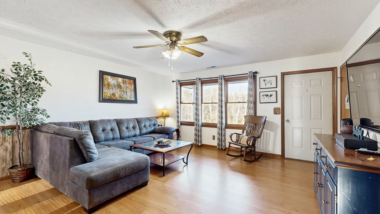 Photo of Livingroom in Hendersonville