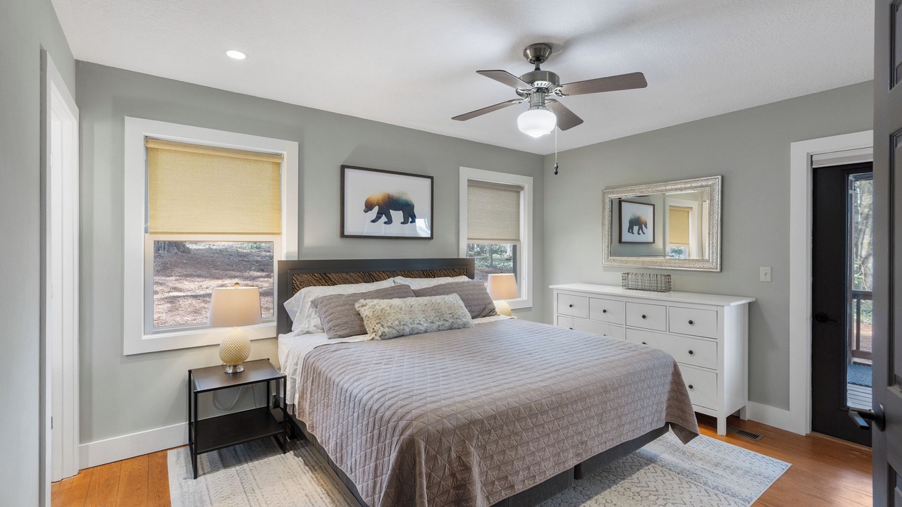 Photo of Bedroom in Glenville