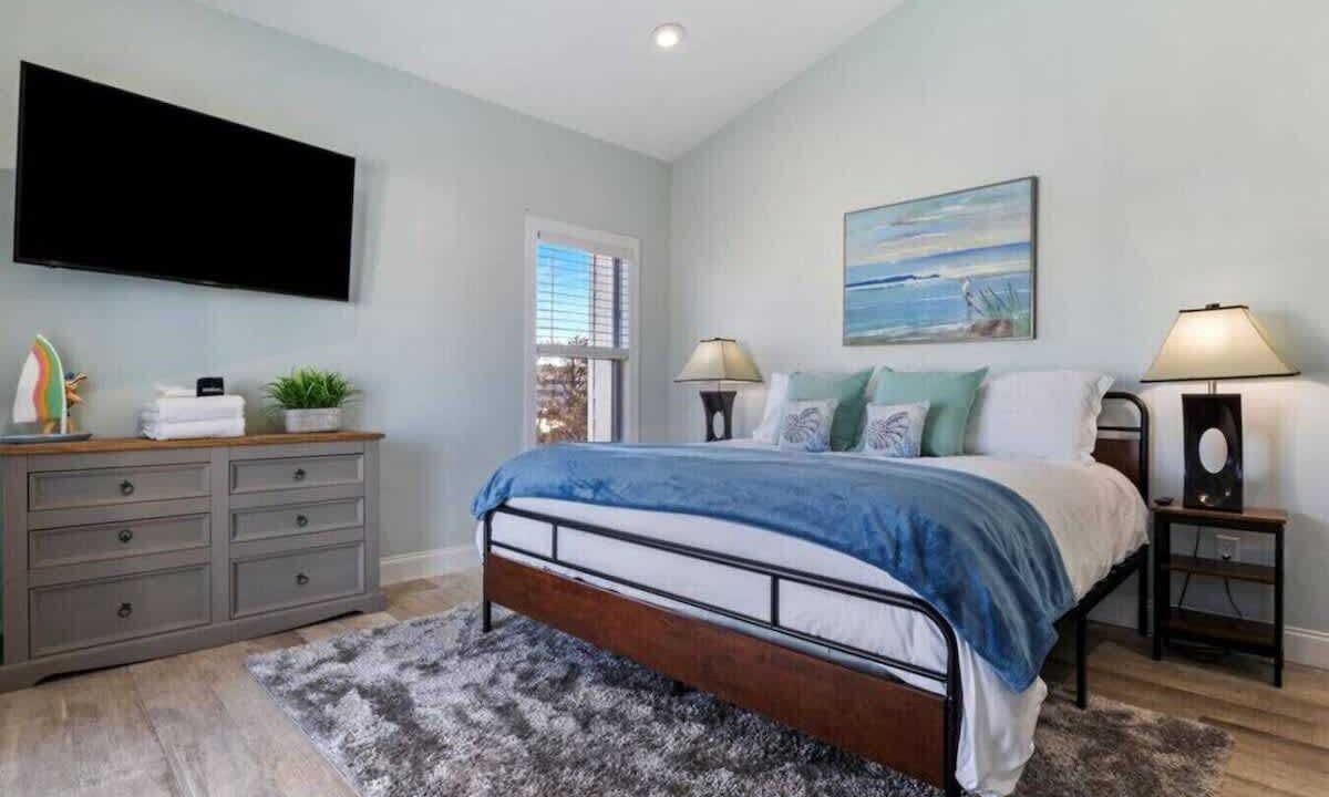 Photo of Bedroom in Wilmington Beach