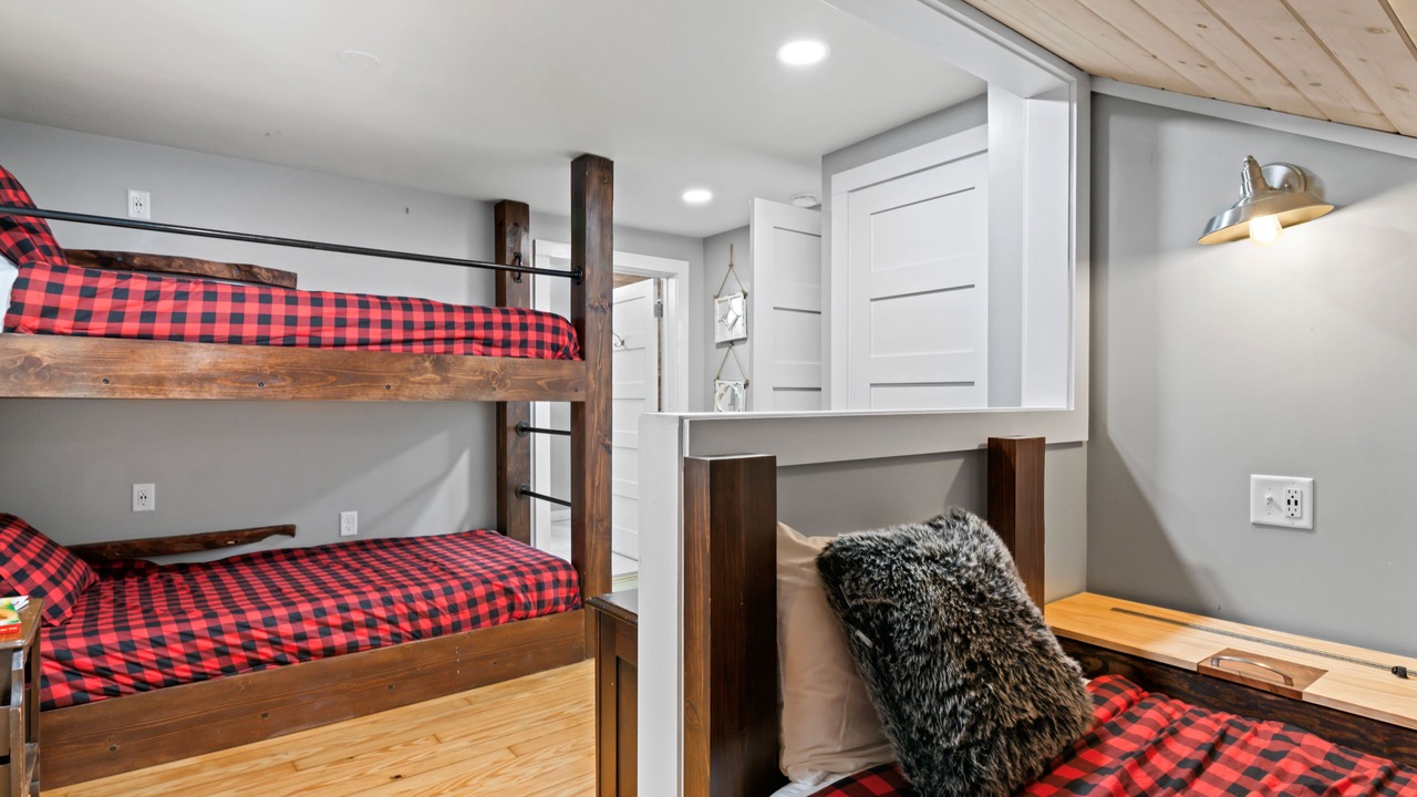 Photo of Bedroom in Lake Junaluska