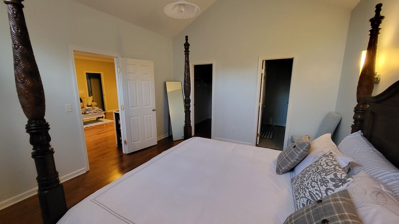 Photo of Bedroom in Guntersville