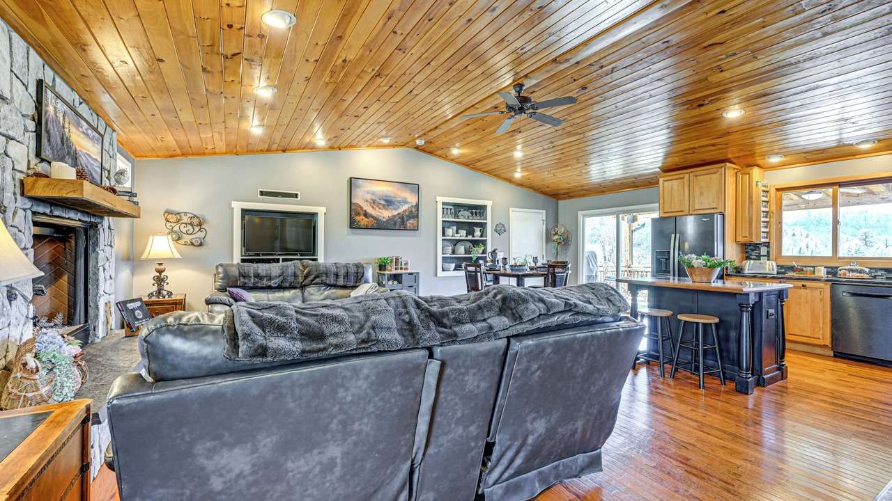 Photo of Bedroom in Robbinsville