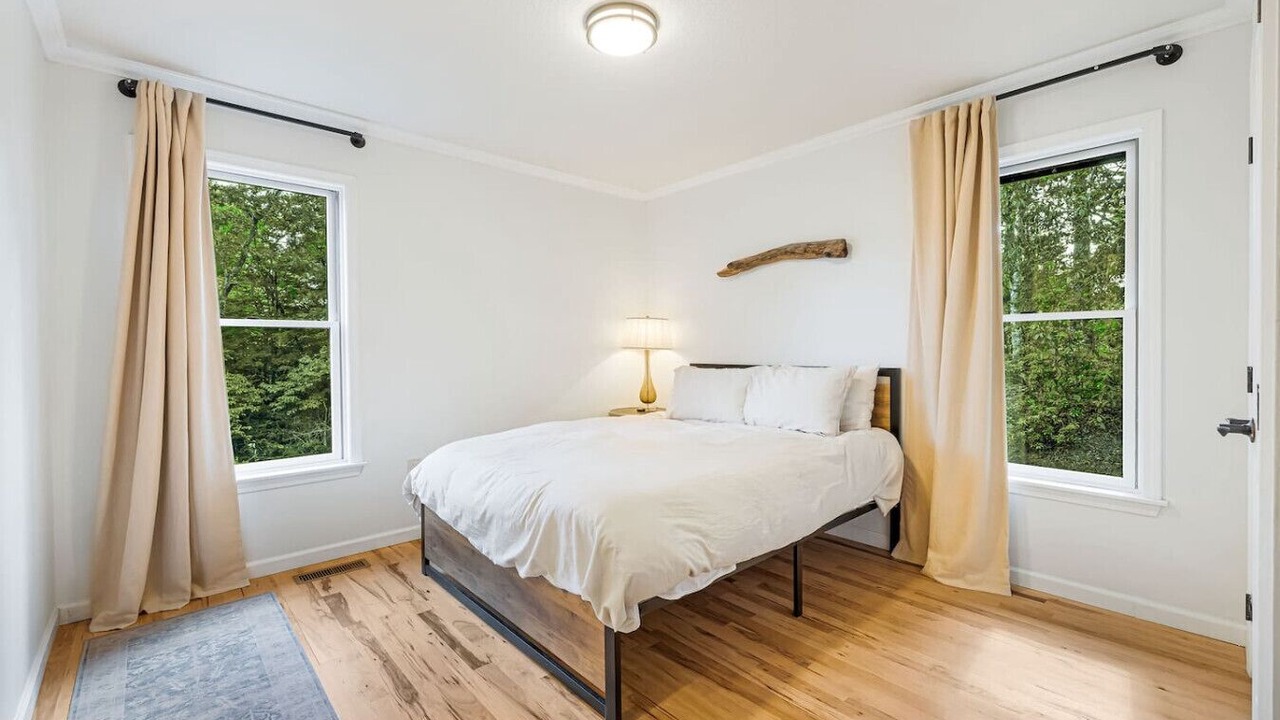 Photo of Bedroom in Bryson City