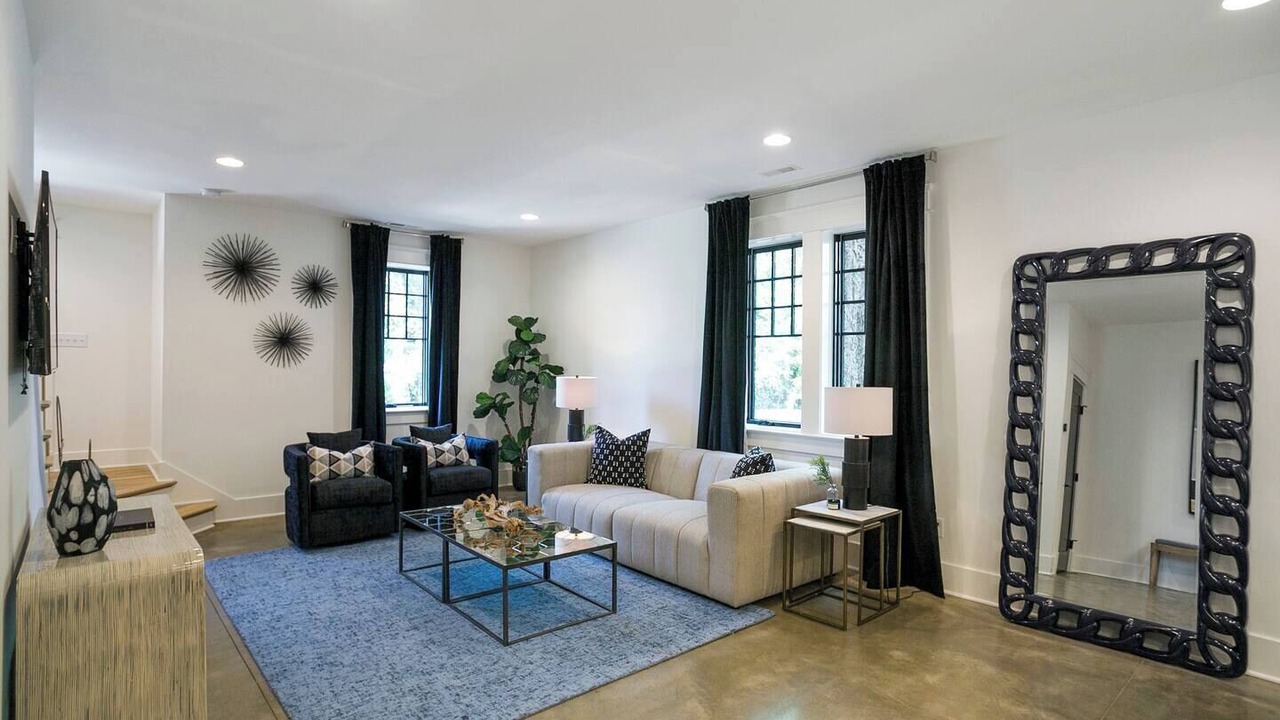 Photo of Livingroom in Hillsboro Village