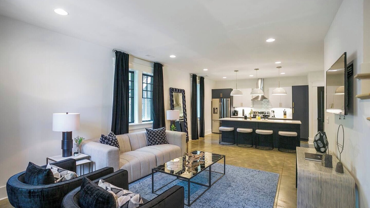 Photo of Livingroom in Hillsboro Village