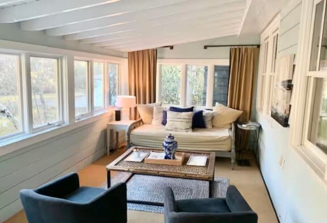 Photo of Livingroom in Mirror Lake