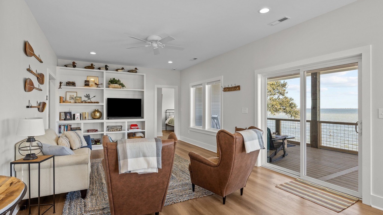 Photo of Livingroom in Cedar Island