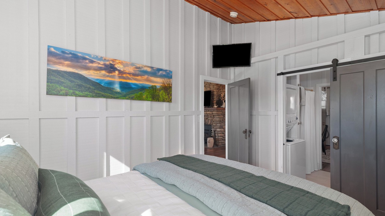 Photo of Bedroom in Lake Junaluska