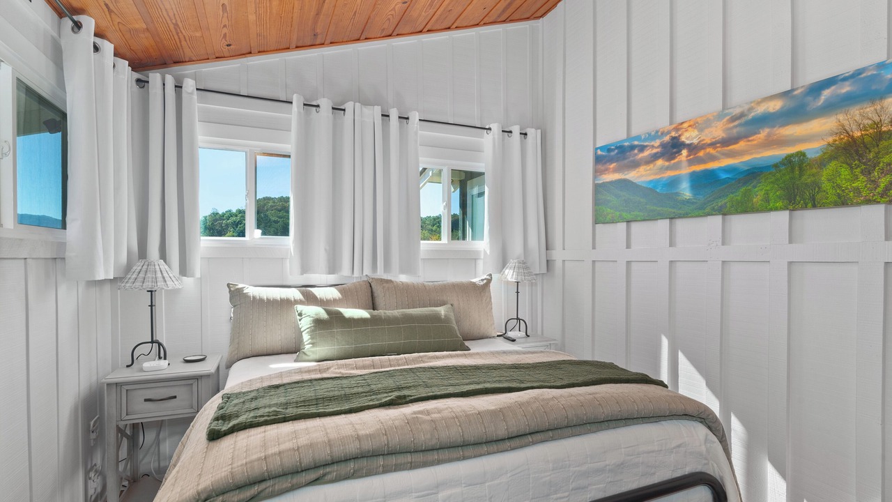Photo of Bedroom in Lake Junaluska