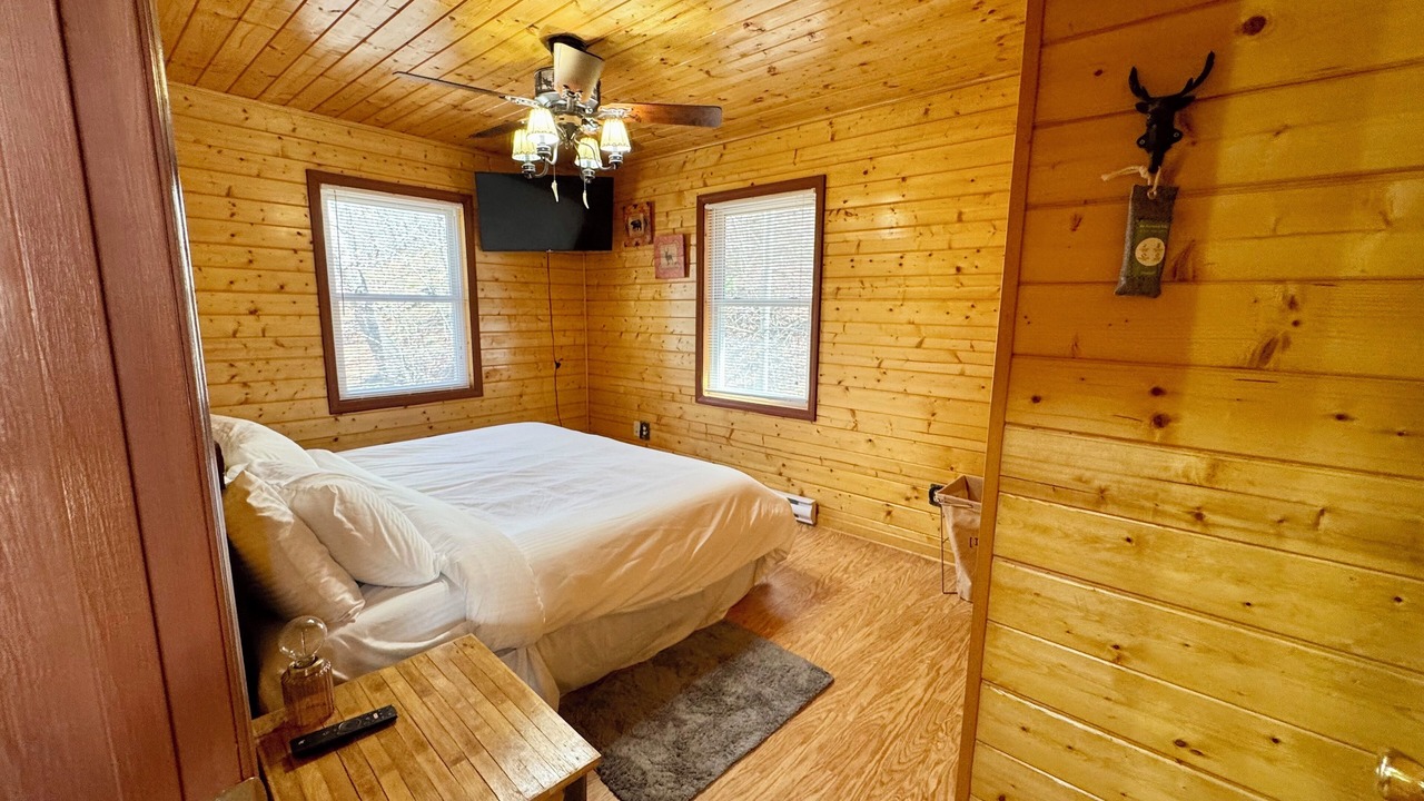 Photo of Bedroom in Grassy Creek