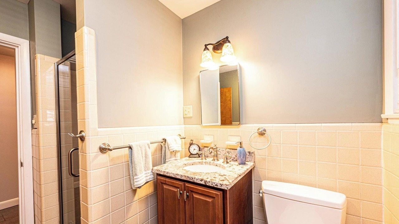 Photo of Bathroom in Oakwood Historic District
