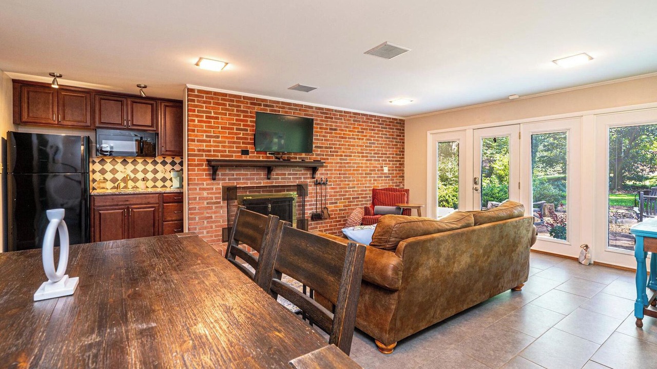 Photo of Livingroom in Oakwood Historic District