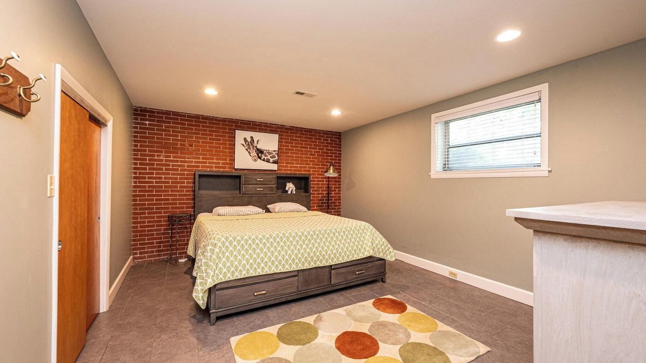 Photo of Bedroom in Oakwood Historic District