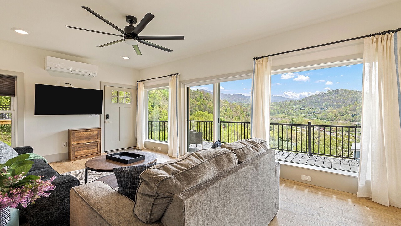Photo of Livingroom in Waynesville