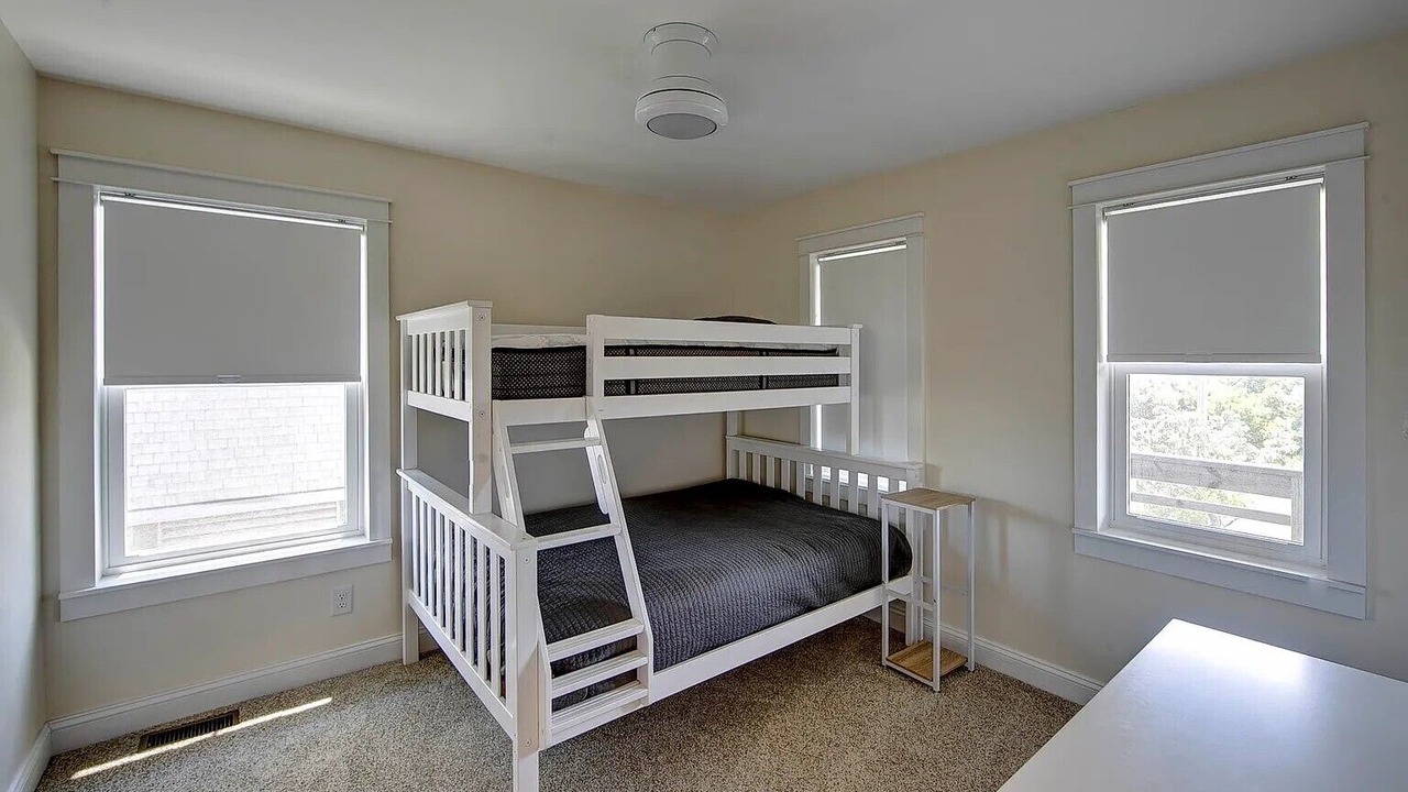 Photo of Bedroom in Wind Over Waves
