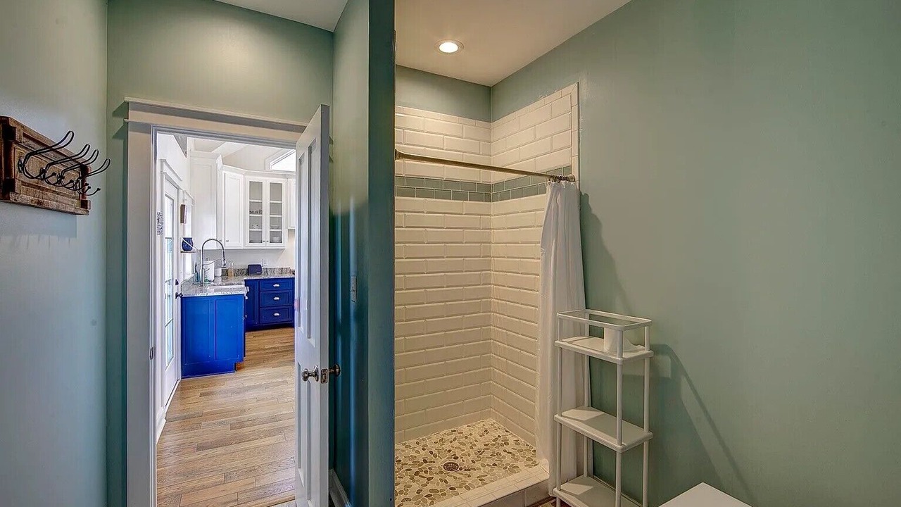 Photo of Bathroom in Wind Over Waves