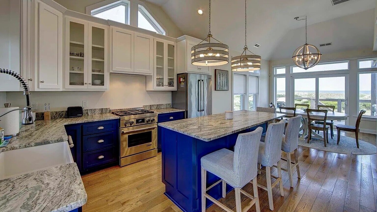 Photo of Kitchen in Wind Over Waves