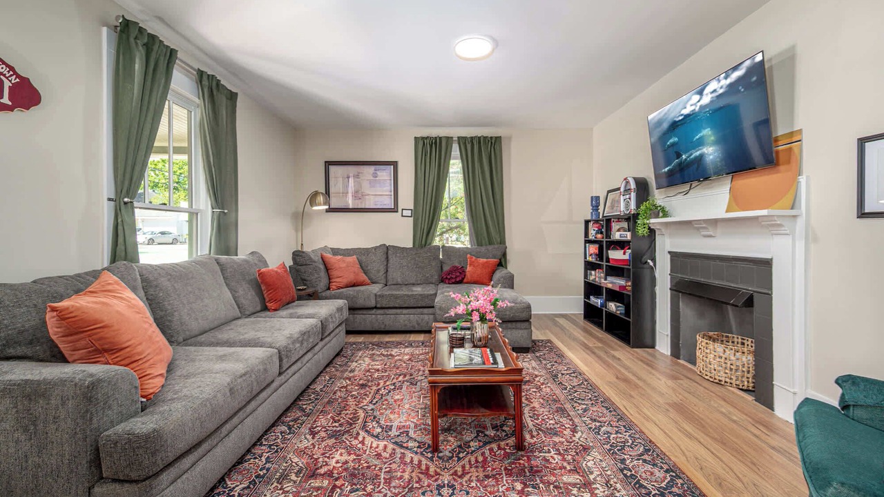 Photo of Livingroom in Northside