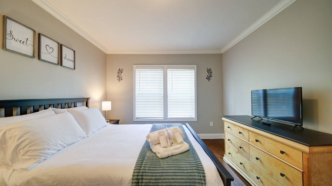 Photo of Bedroom in Villa Heights