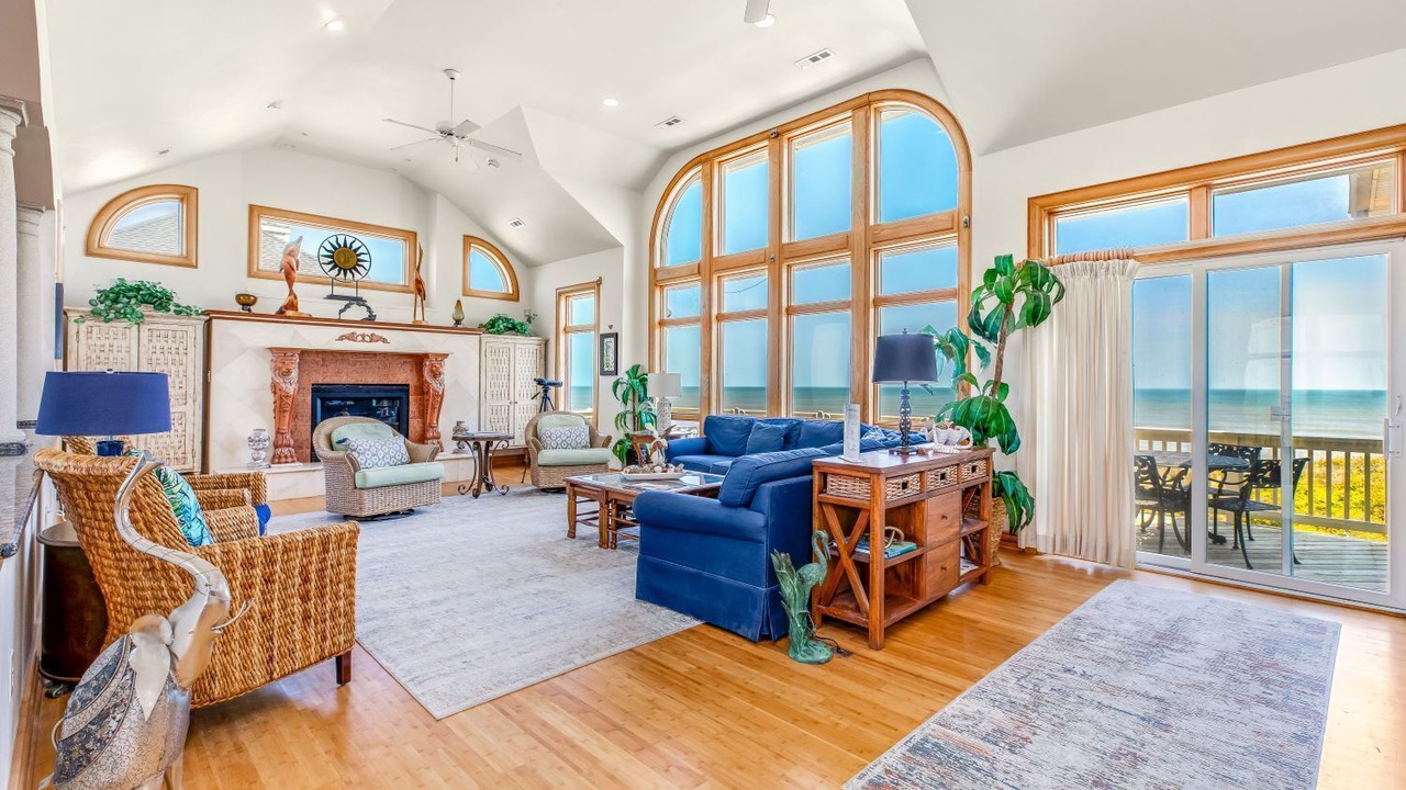 Photo of Livingroom in Pine Island