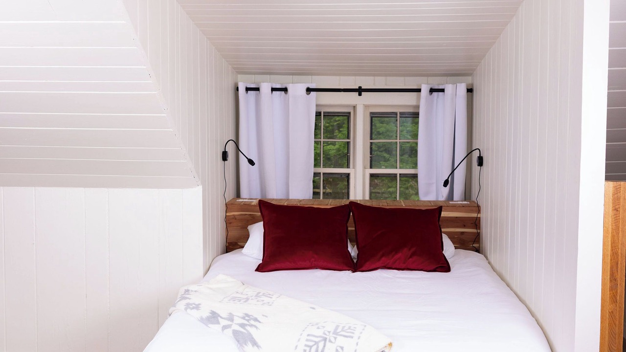 Photo of Bedroom in Hendersonville