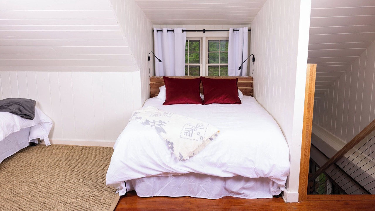 Photo of Bedroom in Hendersonville