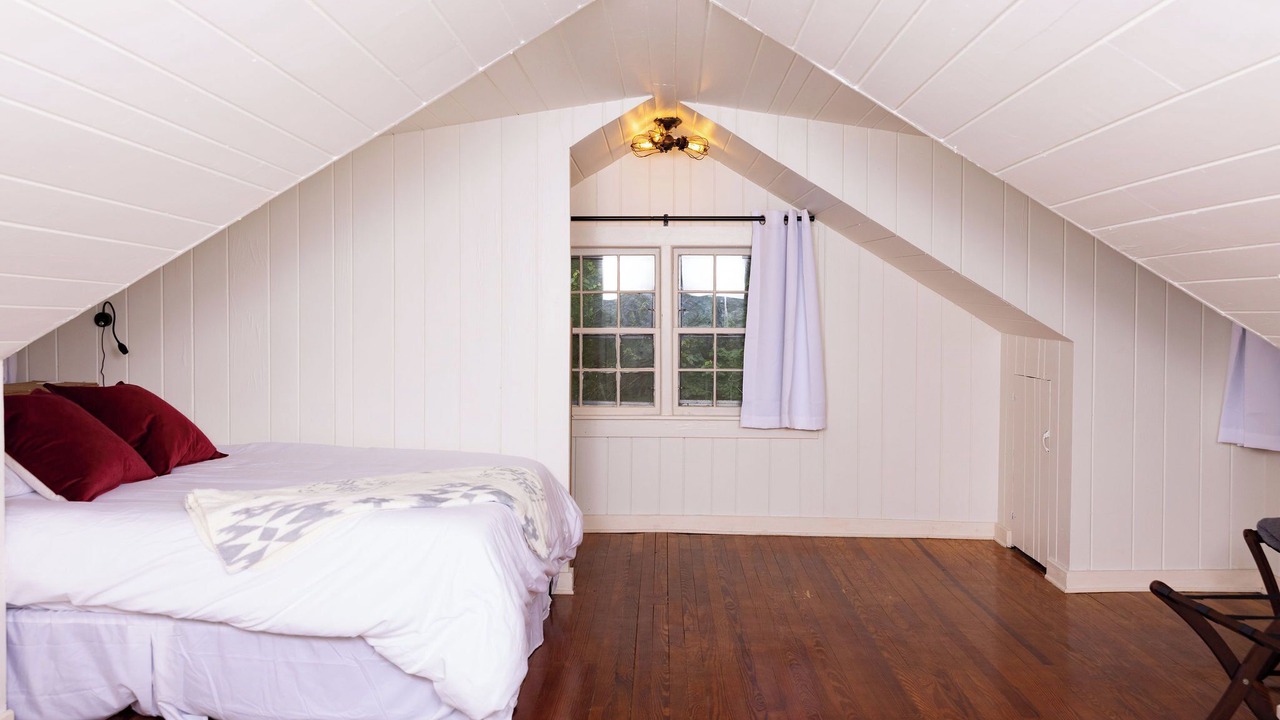 Photo of Bedroom in Hendersonville