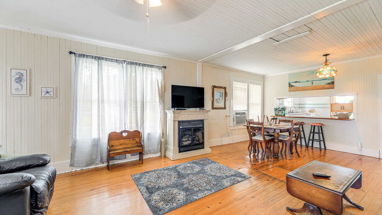 Photo of Livingroom in Marshallberg