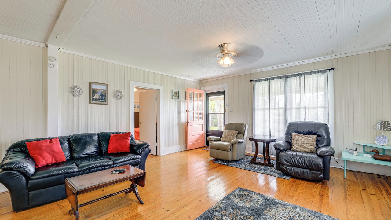 Photo of Livingroom in Marshallberg