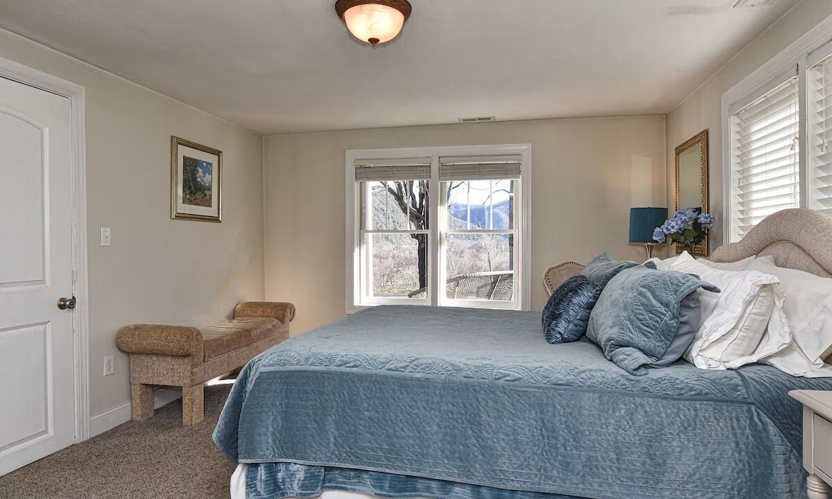 Photo of Bedroom in Hot Springs