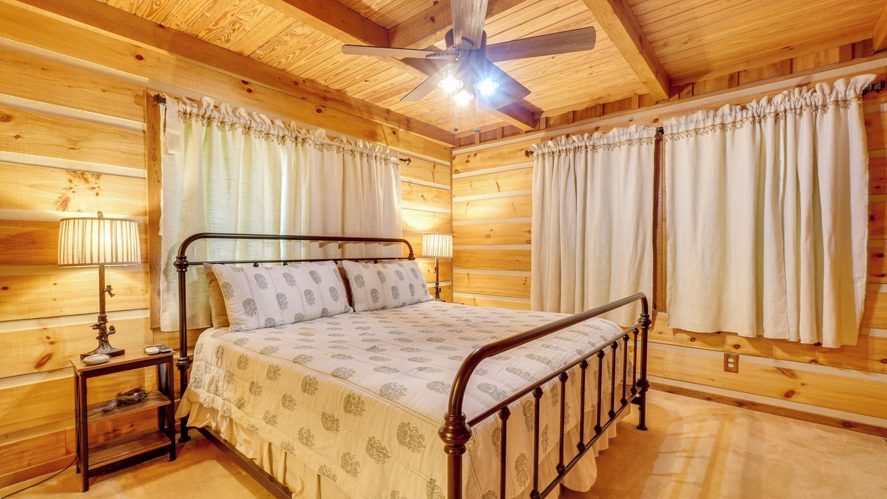 Photo of Bedroom in Wears Valley
