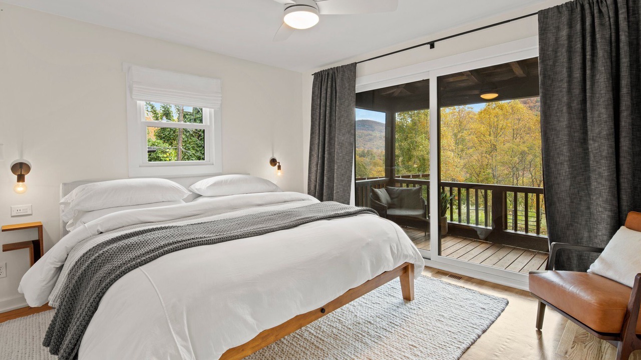 Photo of Bedroom in Hendersonville