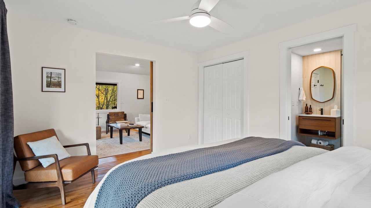 Photo of Bedroom in Hendersonville