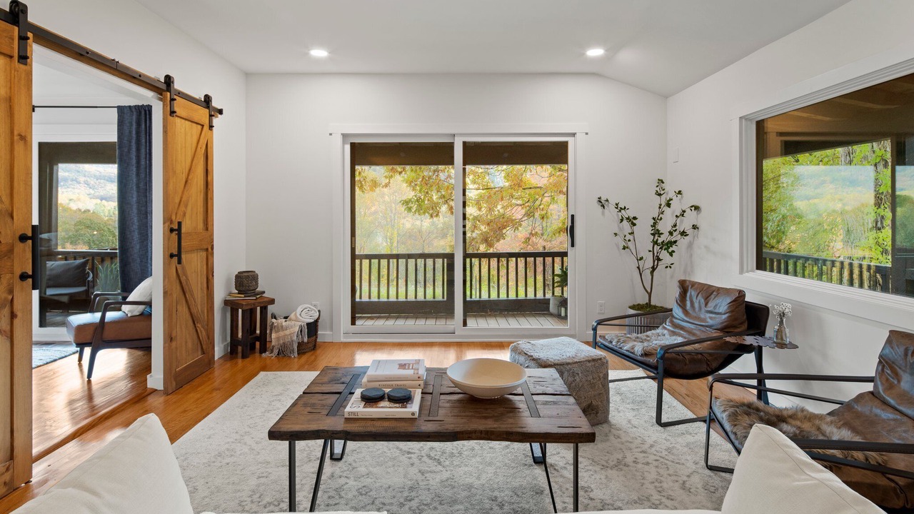 Photo of Livingroom in Hendersonville