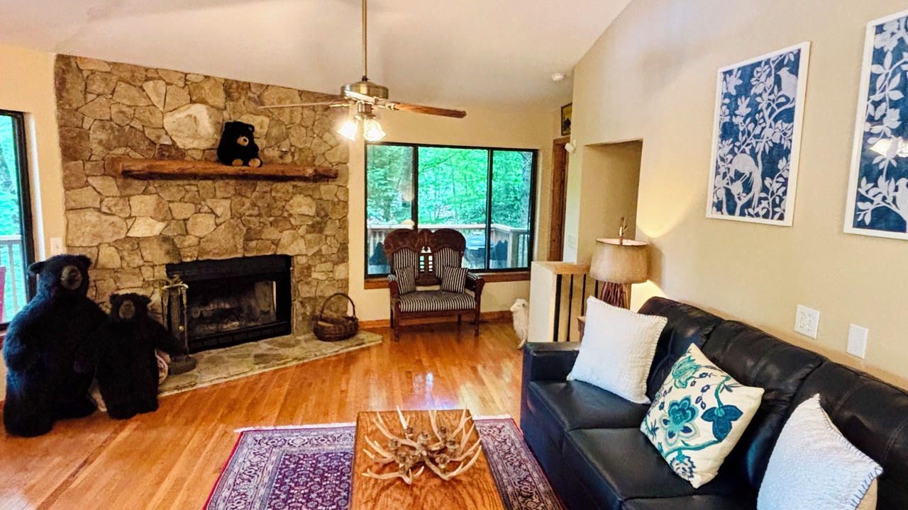 Photo of Livingroom in Cullowhee