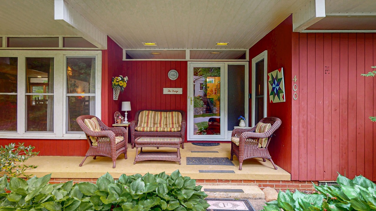 Photo of Patio Balcony in Lake Junaluska