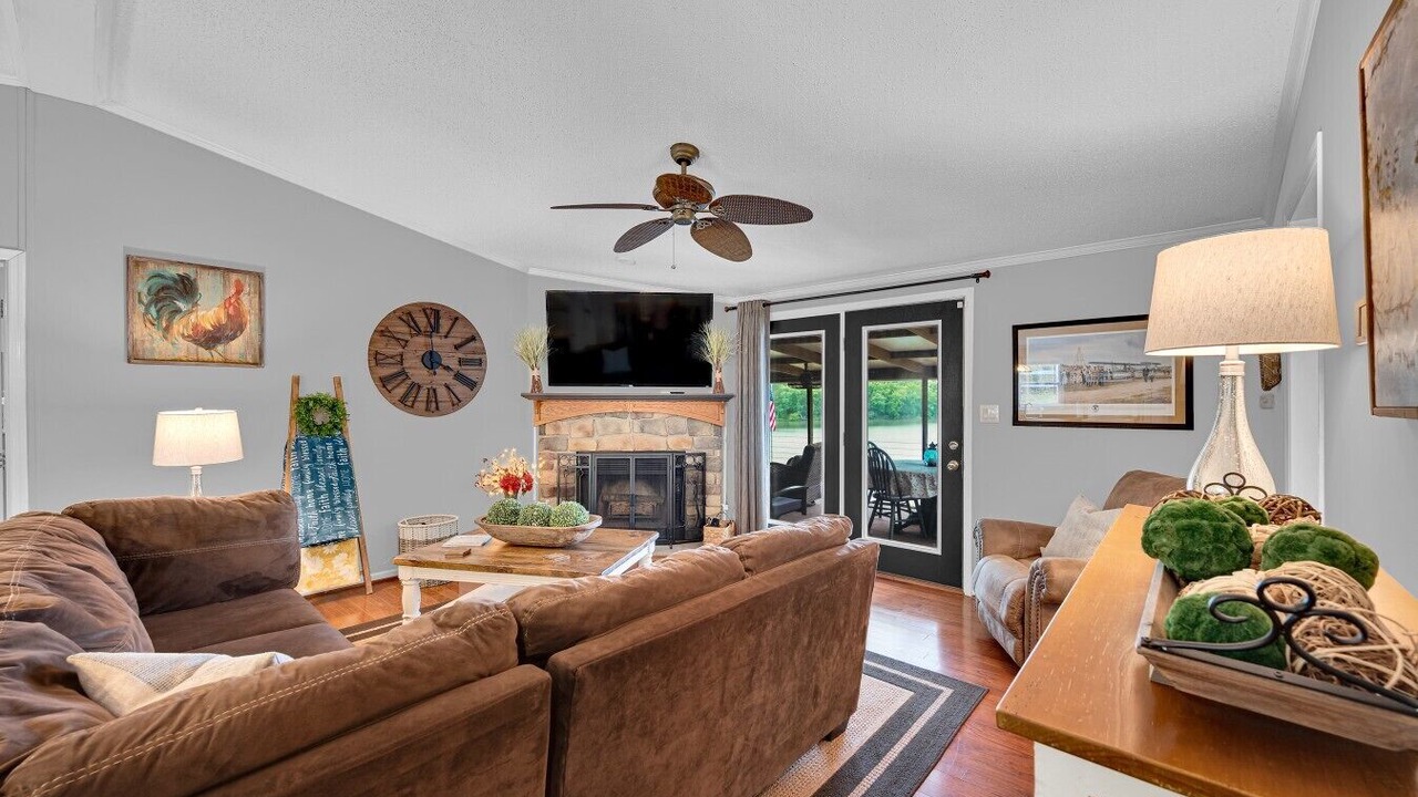 Photo of Livingroom in Greenwood County